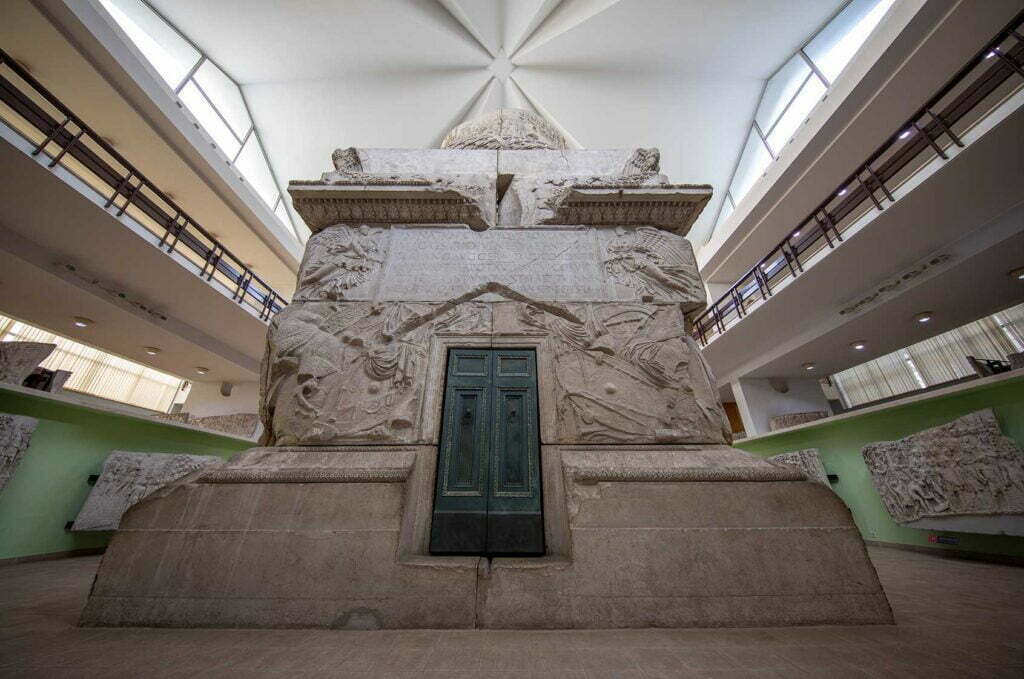 Copia Columnei lui Traian - baza