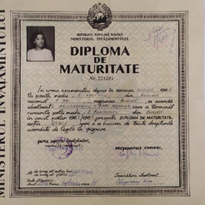 Diplomă de maturitate din 1964 ce i-a aparținut artistei Anda Călugăreanu