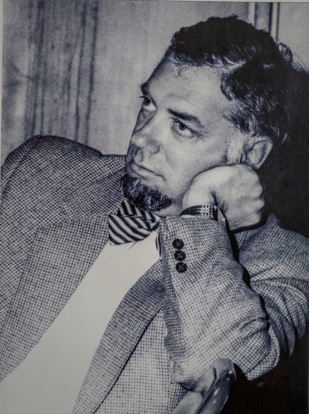 Vlad Georgescu, director (februarie 1983 – noiembrie 1988) al departamentului românesc al postului Radio Europa Liberă. A încetat din viață pe 13 noiembrie 1988, în urma unui cancer galopant (colecția familiei Carp).