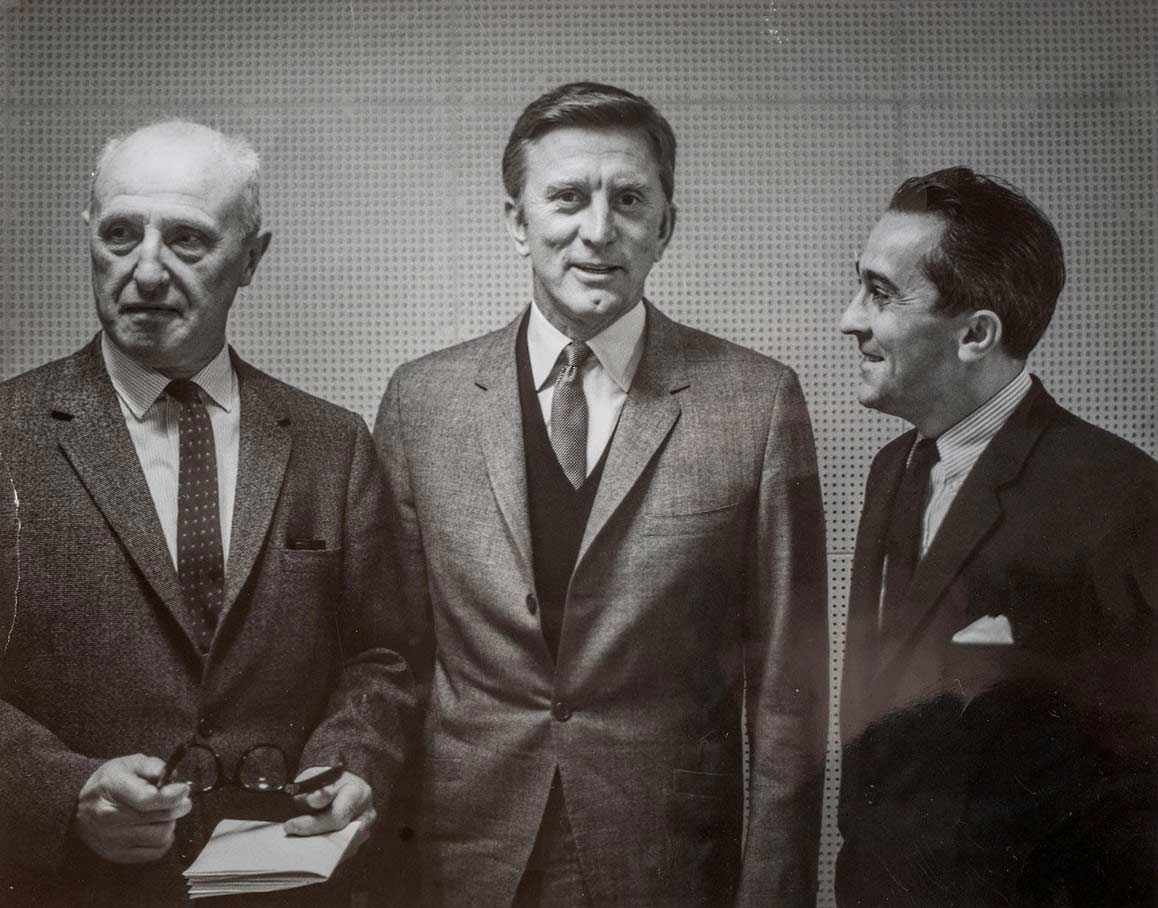 Mircea Carp, împreună cu apreciatul actor de cinema Kirk Douglas, 1960 (colecția familiei Carp).