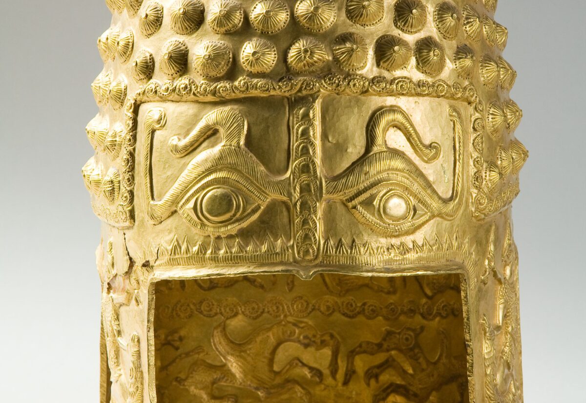 coiful de aur de la Coțofenești (datat în secolele V-IV a. Chr.)