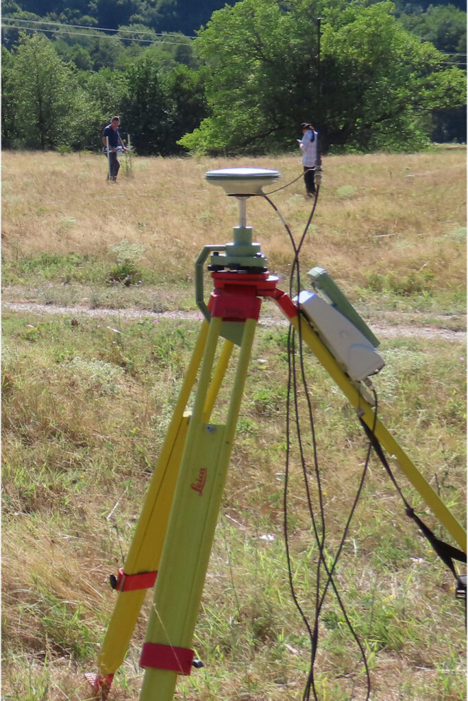 Echipamente utilizate în achiziția de date pentru GIS. GNSS (Global Navigation Satellite System) de înaltă precizie