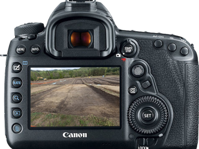 Aparat foto digital de tip DSLR ((Digital Single-Lens Reflex)