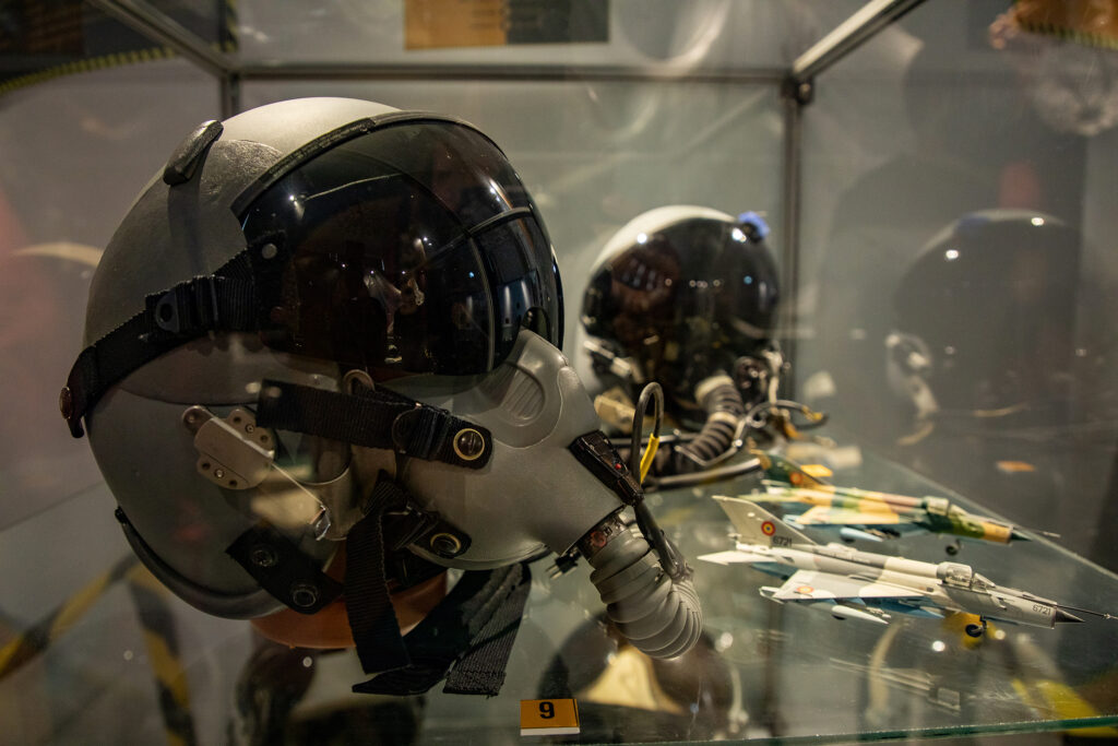 „MAI IUTE CA MOARTEA. 70 de ani de la prima catapultare a unui pilot militar român”, la MNIR