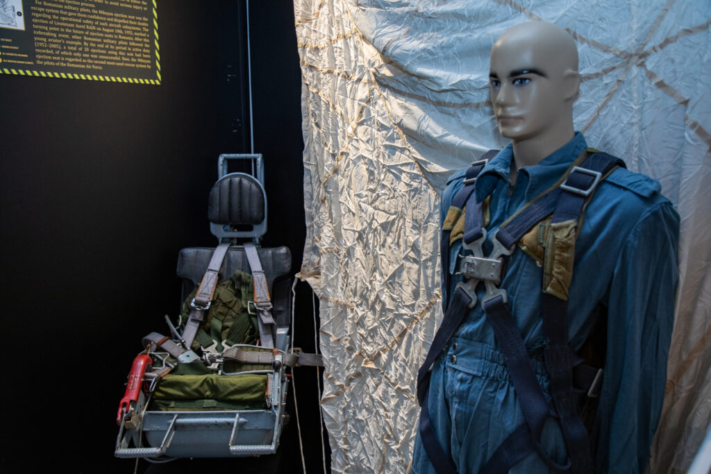 „MAI IUTE CA MOARTEA. 70 de ani de la prima catapultare a unui pilot militar român”, la MNIR