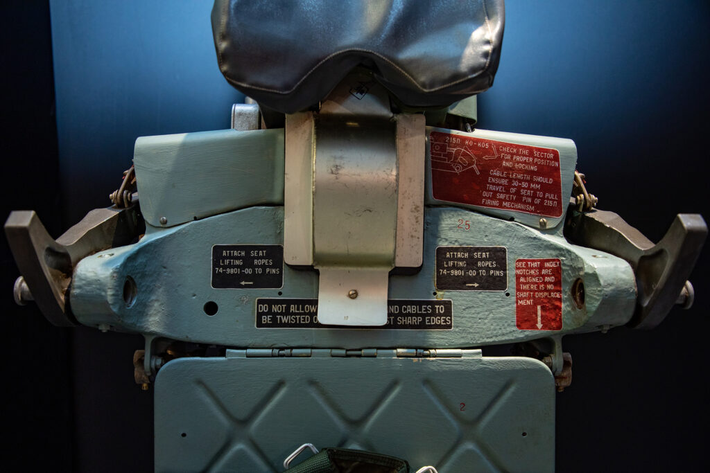 „MAI IUTE CA MOARTEA. 70 de ani de la prima catapultare a unui pilot militar român”, la MNIR