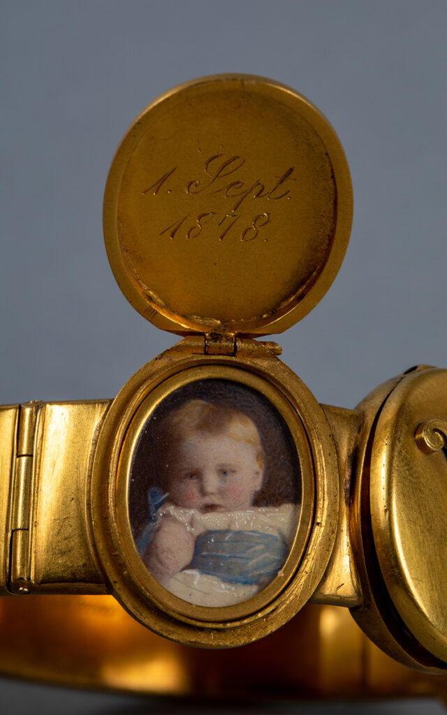 exponatul lunii octombrie - Brățara Principesei Maria de Edinburgh - MNIR