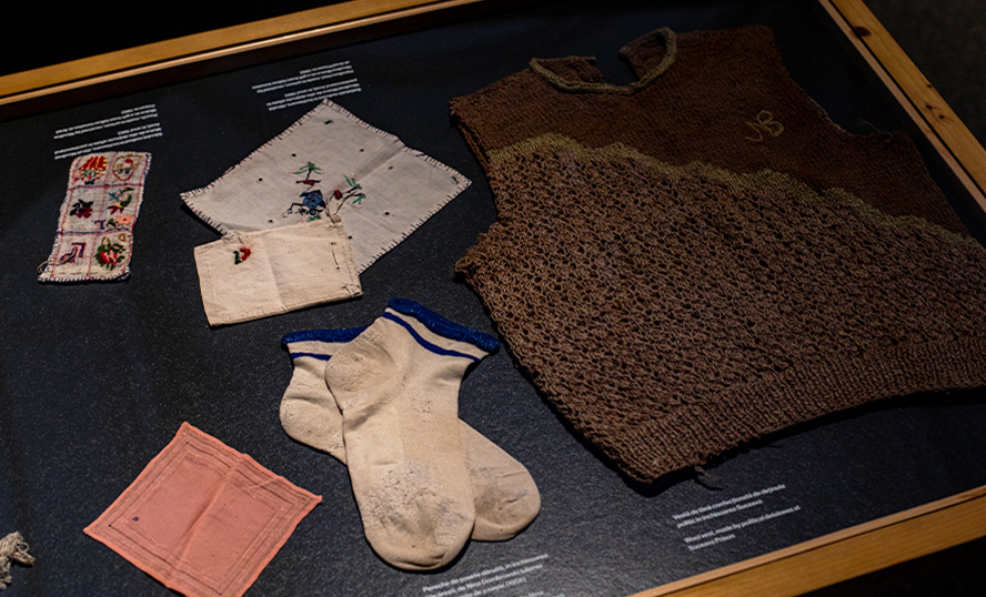 Detalii expozitie “Duşmance ale poporului”